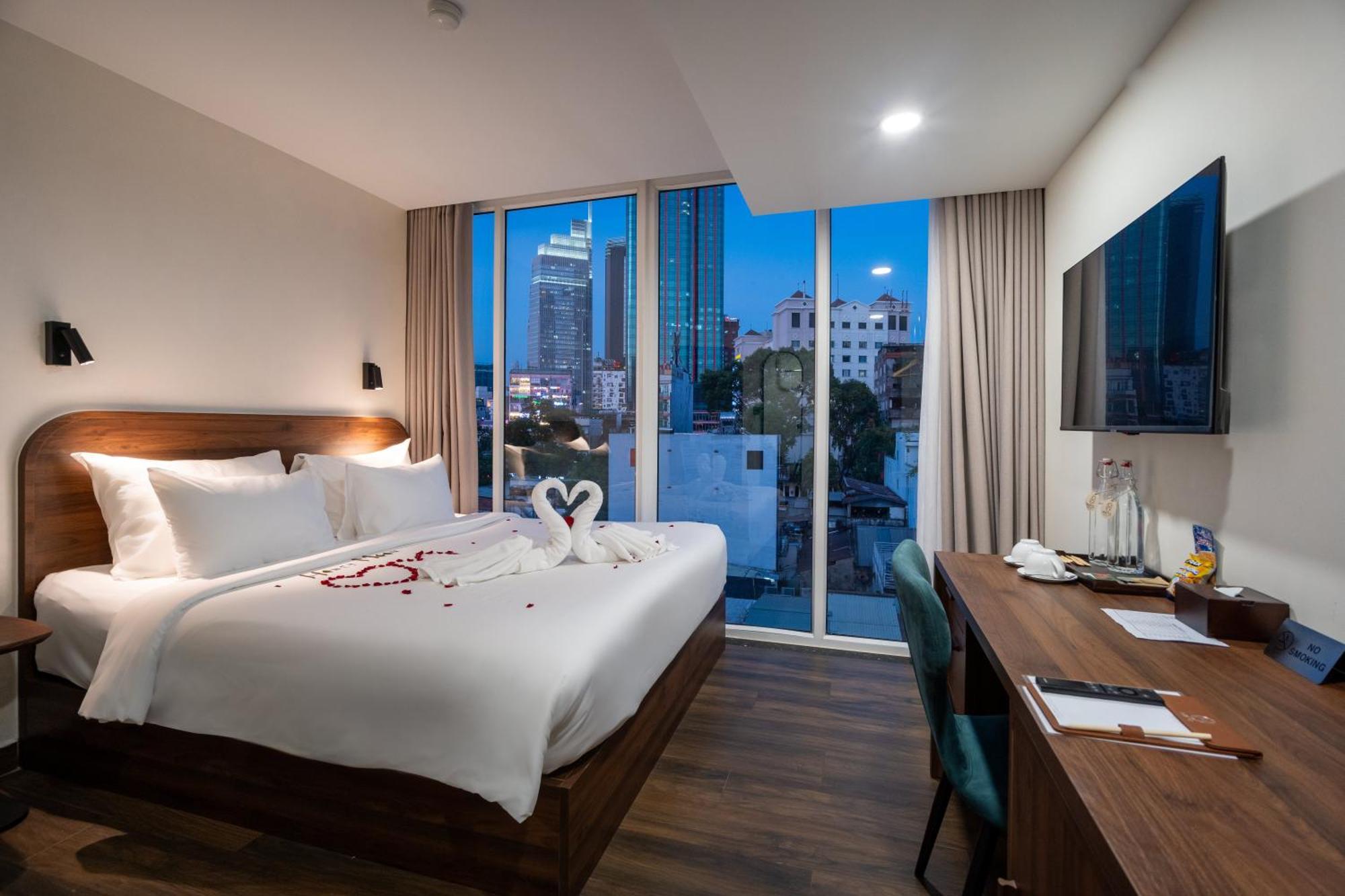 Hato Saigon Boutique Hotel & Rooftop Хошимин Экстерьер фото