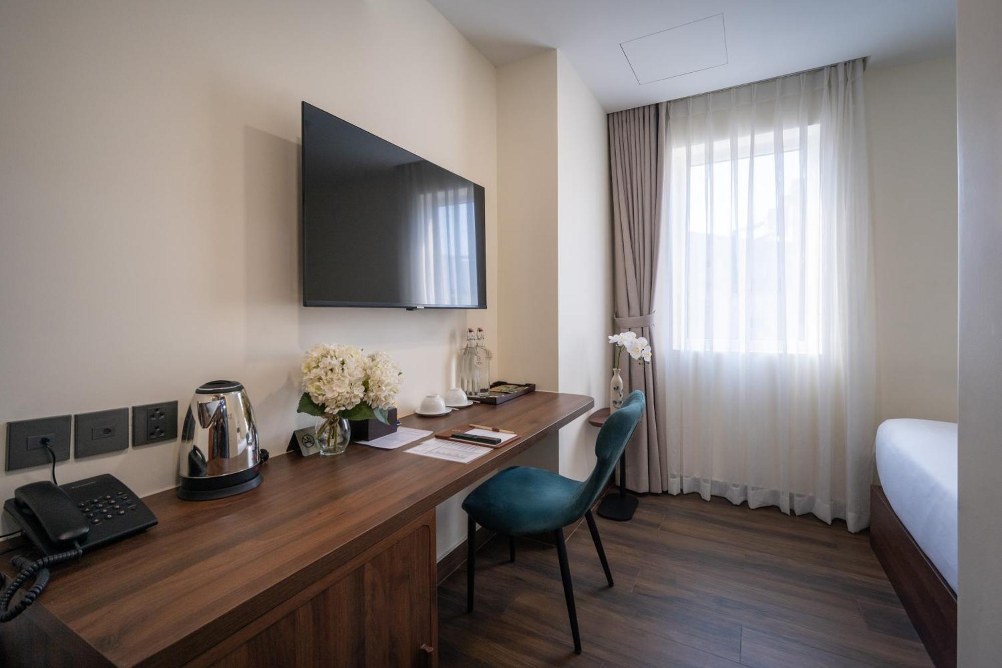 Hato Saigon Boutique Hotel & Rooftop Хошимин Экстерьер фото