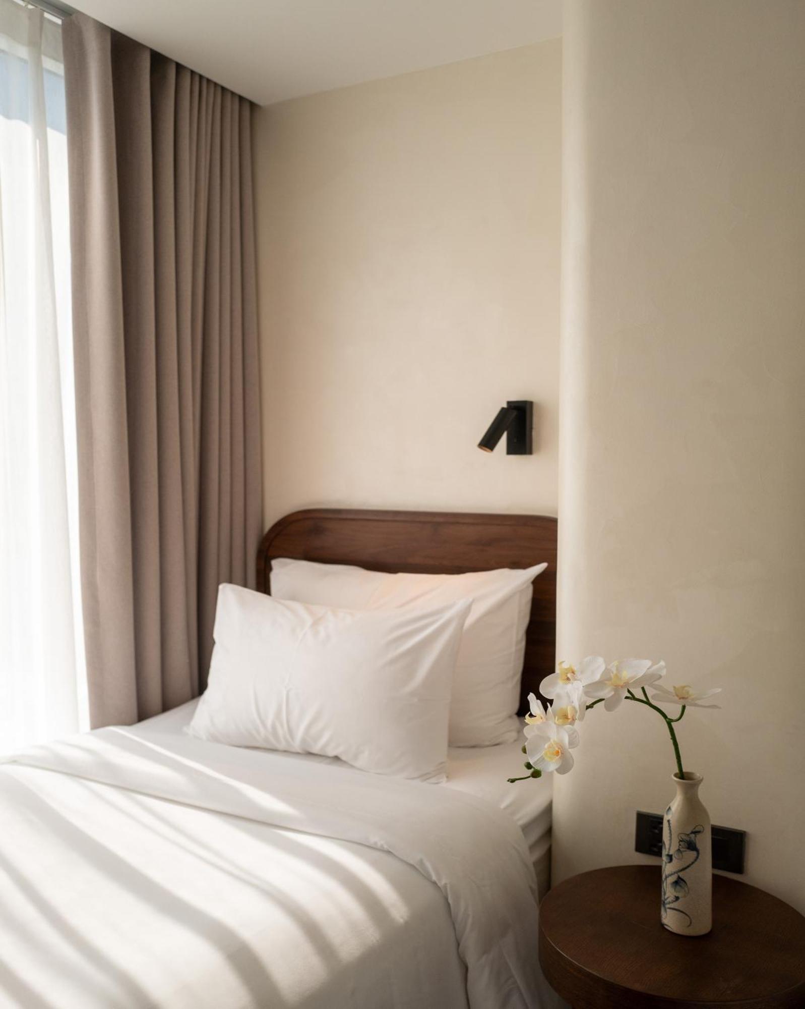 Hato Saigon Boutique Hotel & Rooftop Хошимин Номер фото