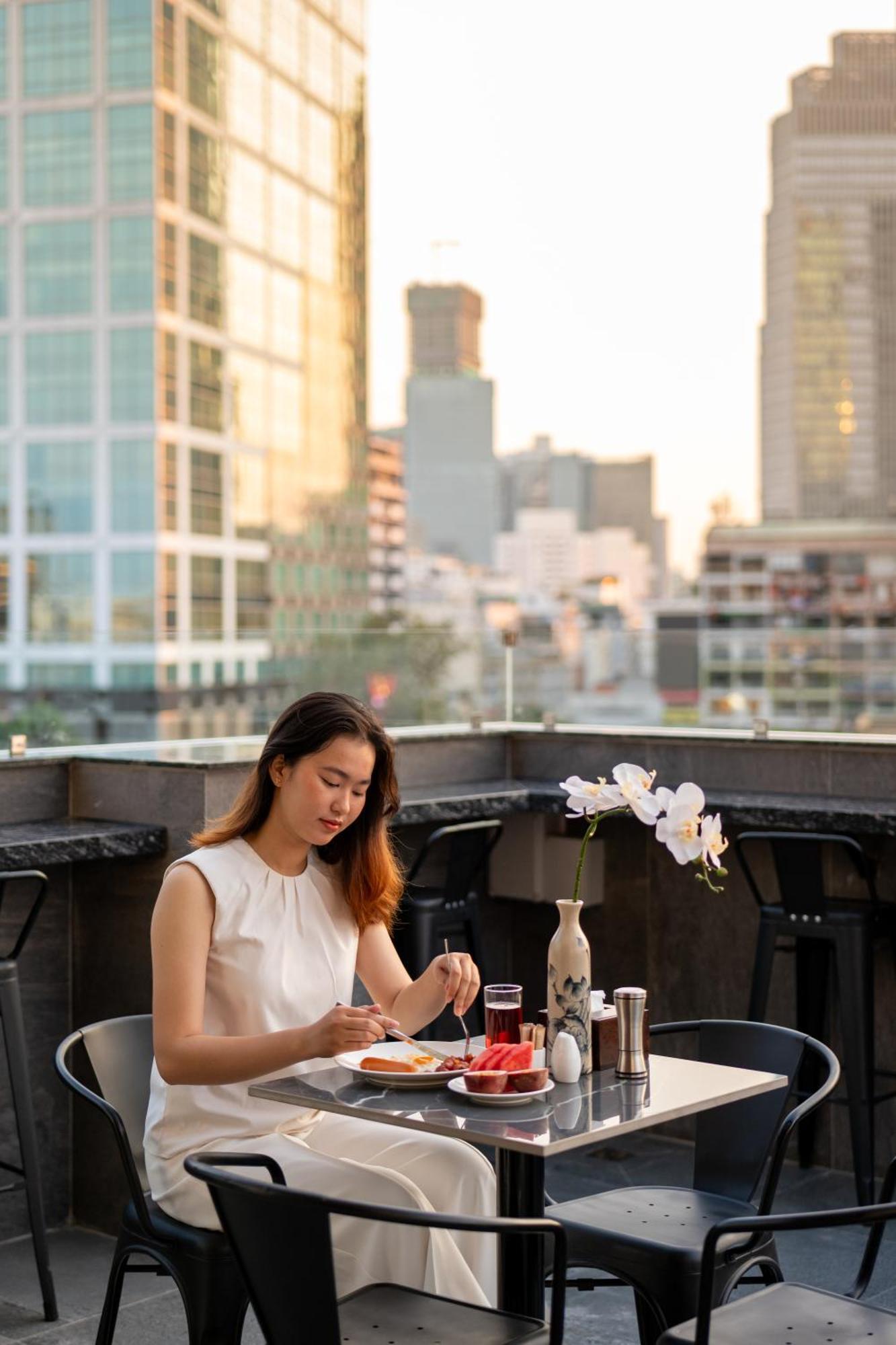 Hato Saigon Boutique Hotel & Rooftop Хошимин Экстерьер фото