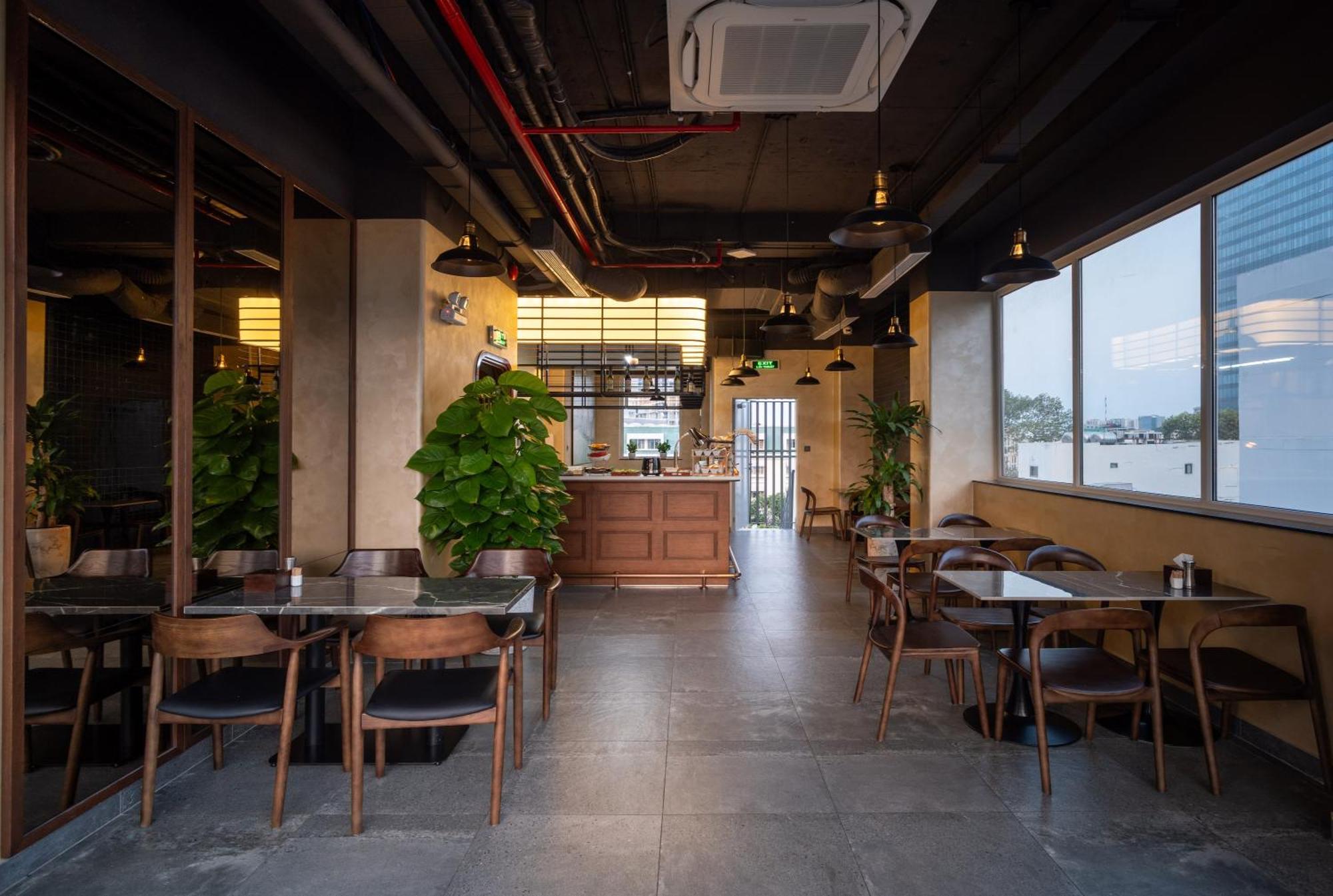 Hato Saigon Boutique Hotel & Rooftop Хошимин Экстерьер фото