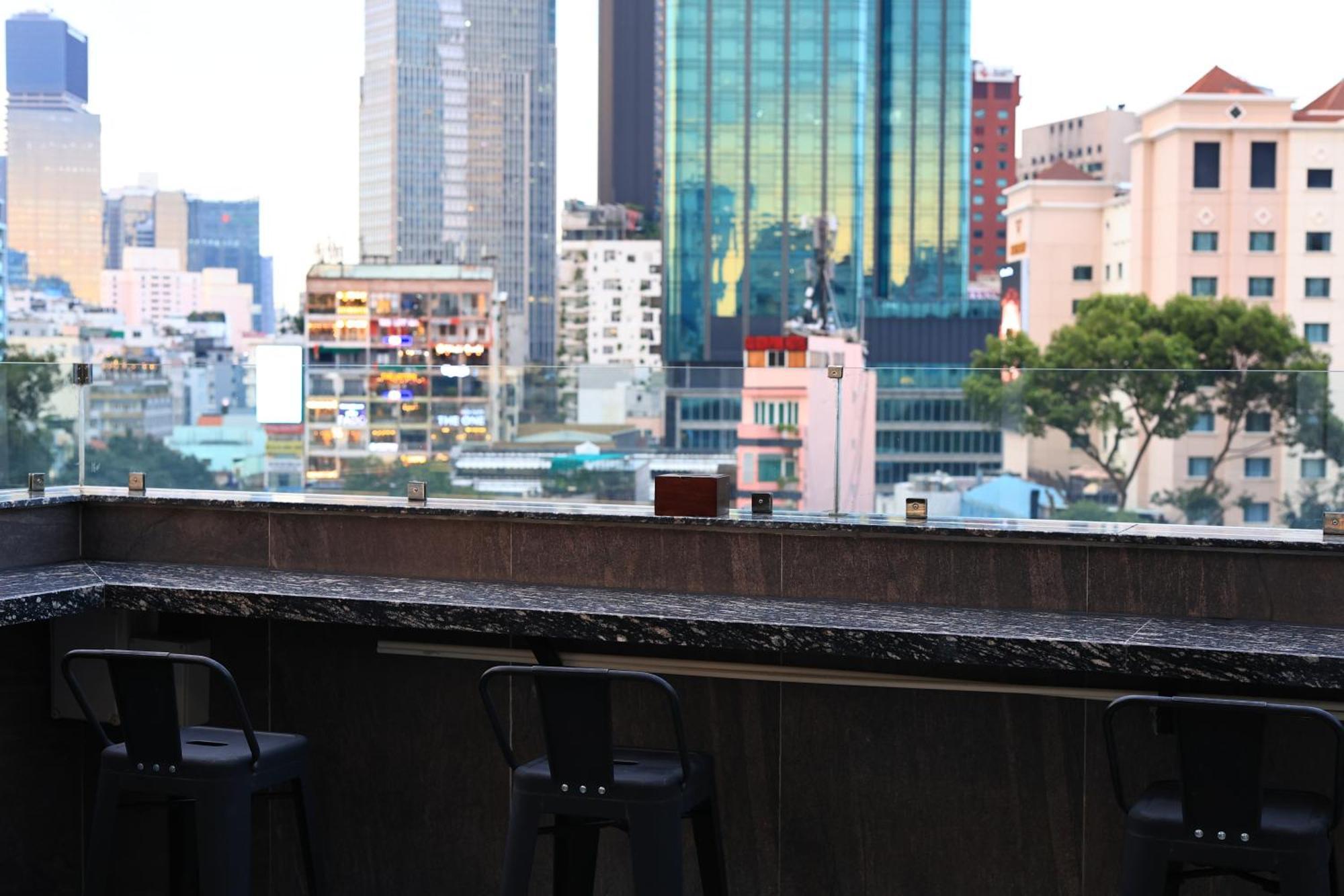 Hato Saigon Boutique Hotel & Rooftop Хошимин Экстерьер фото