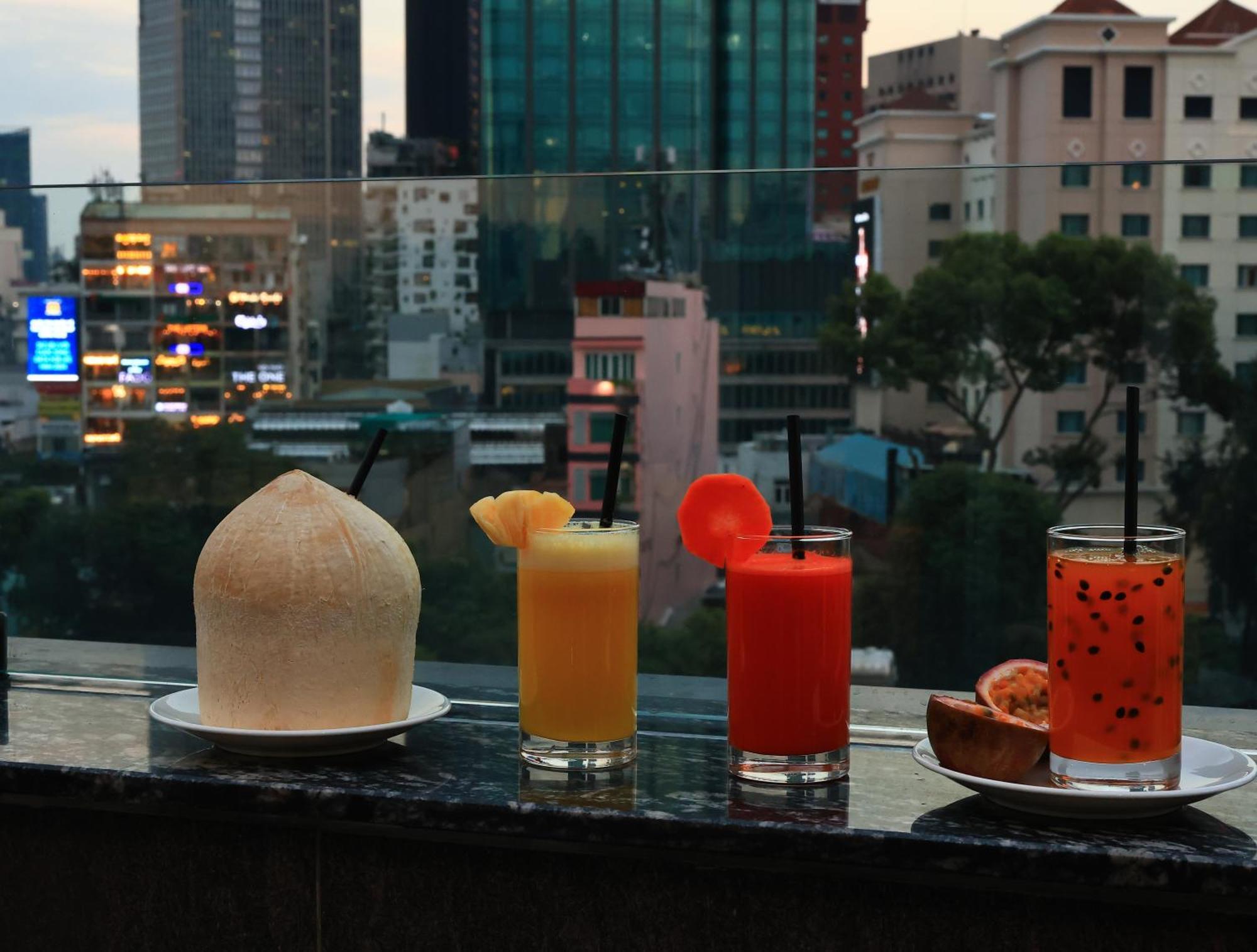 Hato Saigon Boutique Hotel & Rooftop Хошимин Экстерьер фото