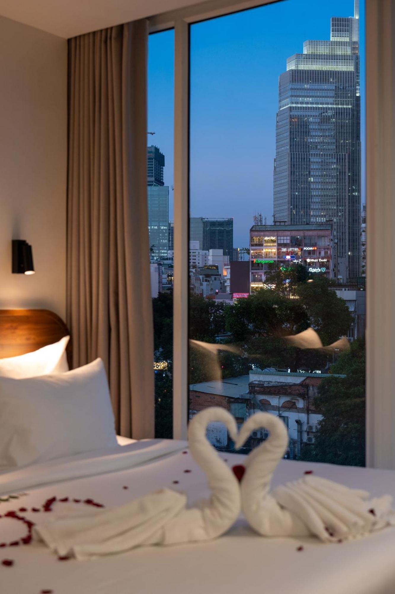 Hato Saigon Boutique Hotel & Rooftop Хошимин Экстерьер фото